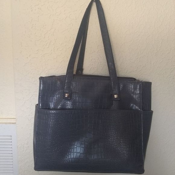 BAG CLEANOUT Pouchee Shoulder Bag - Picture 2 of 7